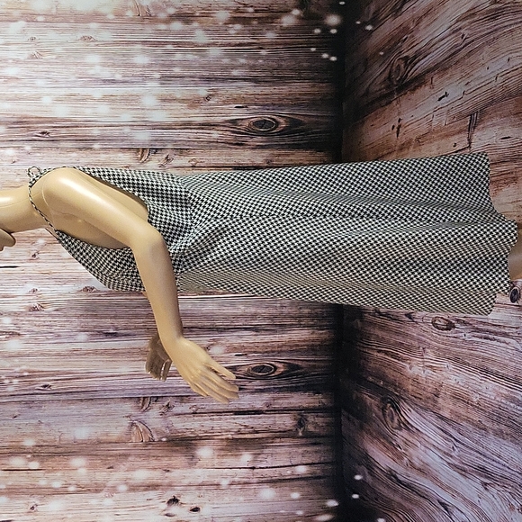 NWOT New York & Company Women's Black and white Halter Maxi Dress Size 16 - Picture 5 of 11